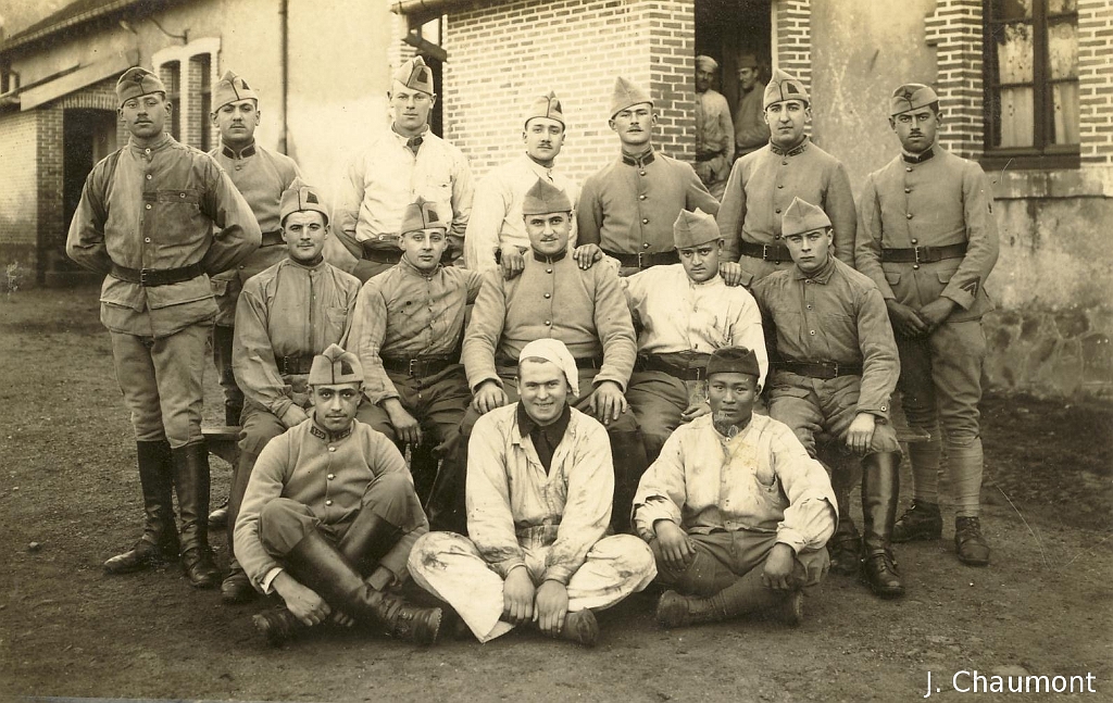 Remiremont ~ Militaires en Caserne.JPG
